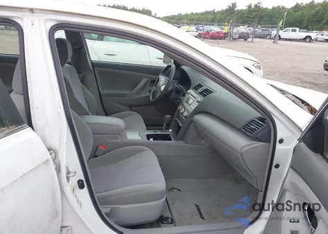 2010 Toyota Camry Se/Le/Xle z USA, uszkodzony, nr VIN 4T4BF3EK3AR044637